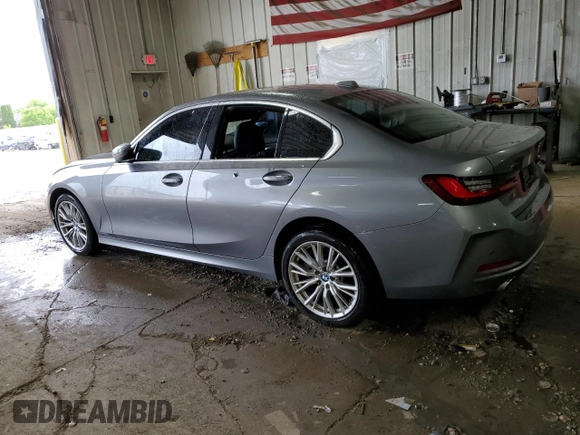 2024 BMW 3 Series 330i xDrive z VIN 3MW89FF03R8E39440, wystawiony jako Copart lot #58980965 z przebiegiem 32 699 mil mil oraz Czysty tytuł • Clean title. Historia ofert i sprzedaży dostępna na DreamBid. Obrazek 2.