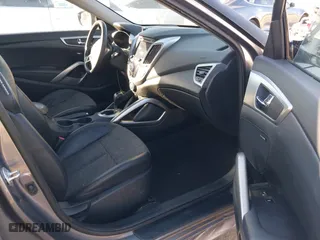 2015 Hyundai Veloster RE:FLEX with VIN KMHTC6AD2FU240091, listed as a IAAI auction lot 41425364 with 68,444 mi miles. Bid and sale history available at carsss.com. Image 5.