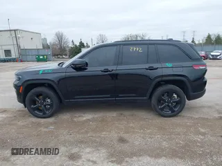 2024 Jeep Grand Cherokee Limited z VIN 1C4RJHBG6RC697148, wystawiony jako IAAI lot #41902772 z przebiegiem 8 082 mil mil oraz . Historia ofert i sprzedaży dostępna na DreamBid. Obrazek 14.