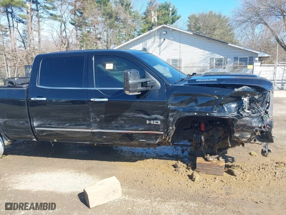 2017 GMC Sierra 2500HD SLT with VIN 1GT12TEY5HF249272, listed as a IAAI auction lot 41854590 with 134,866 mi miles. Bid and sale history available at carsss.com. Image 6.