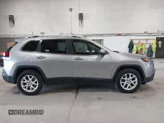 2017 Jeep Cherokee Latitude с VIN 1C4PJMCBXHW612358, выставлен на аукционе IAAI как лот 42611172 с пробегом 77 817 миль миль и . История ставок и продаж доступна на DreamBid. Изображение 13.