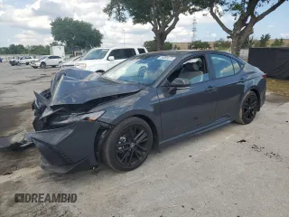 2025 Toyota Camry LE z VIN 4T1DAACK7SU126297, wystawiony jako Copart lot #54989375 z przebiegiem 1 617 mil mil oraz Szkoda całkowita • Salvage title. Historia ofert i sprzedaży dostępna na DreamBid. Obrazek 1.