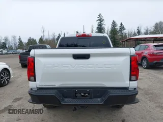 2023 Chevrolet Colorado 2WD Work Truck z VIN 1GCGSBECXP1210035, wystawiony jako IAAI lot #41906185 z przebiegiem 15 001 mil mil oraz . Historia ofert i sprzedaży dostępna na DreamBid. Obrazek 17.