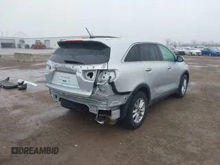 2019 Kia Sorento LX V6 with VIN 5XYPG4A51KG495866, listed as a IAAI auction lot 41599328 with 161,807 mi miles. Bid and sale history available at carsss.com. Image 4.