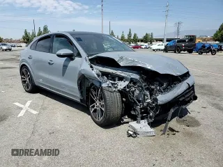 2024 Porsche Cayenne S z VIN WP1BL2AY8RDA60242, wystawiony jako Copart lot #63040024 z przebiegiem Nie podano mil oraz Szkoda całkowita • Salvage title. Historia ofert i sprzedaży dostępna na DreamBid. Obrazek 12.