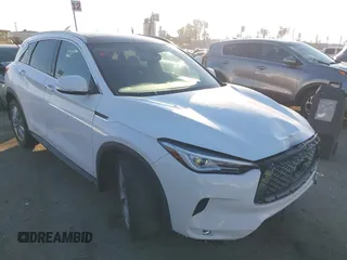 2021 Infiniti QX50 LUXE with VIN 3PCAJ5BA8MF102626, listed as a IAAI auction lot 38420561 with 30,436 mi miles. Bid and sale history available at carsss.com. Image 1.