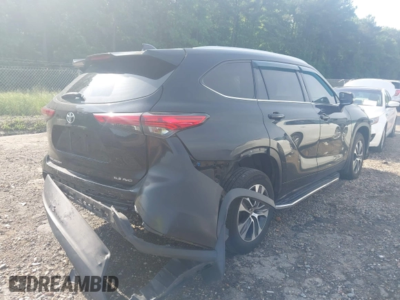 2021 Toyota Highlander XLE with VIN 5TDHZRBH3MS523919, listed as a IAAI auction lot 42264788 with 175,450 mi miles and . Bid and sale history available at DreamBid. Image 4.
