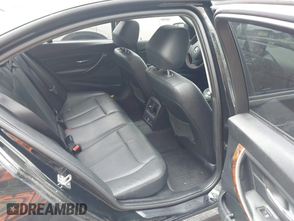 2013 BMW 3 Series 328i xDrive z VIN WBA3B3C5XDF532307, wystawiony jako IAAI lot #42192872 z przebiegiem 177 499 mil mil oraz . Historia ofert i sprzedaży dostępna na DreamBid. Obrazek 8.