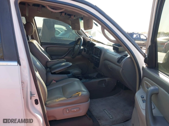 2006 Toyota Sequoia SR5 with VIN 5TDZT34AX6S283130, listed as a IAAI auction lot 41839079 with 207,638 mi miles. Bid and sale history available at carsss.com. Image 5.