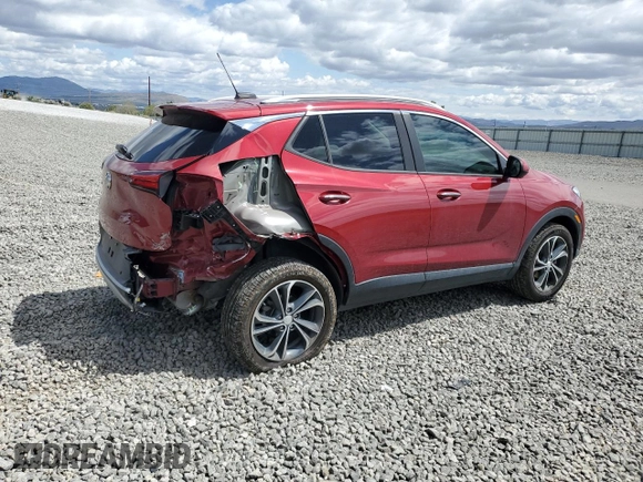2020 Buick Encore GX Select z VIN KL4MMESL7LB104563, wystawiony jako Copart lot #57122215 z przebiegiem 48 916 mil mil oraz Szkoda całkowita • Salvage title. Historia ofert i sprzedaży dostępna na DreamBid. Obrazek 3.