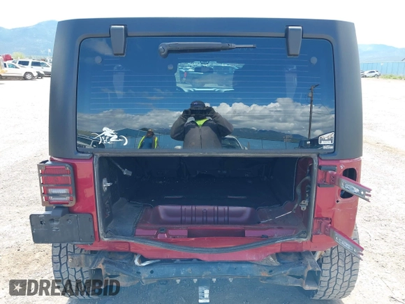 2012 Jeep Wrangler Unlimited Sport z VIN 1C4BJWDG8CL258625, wystawiony jako IAAI lot #42266102 z przebiegiem 58 594 mil mil oraz . Historia ofert i sprzedaży dostępna na DreamBid. Obrazek 17.