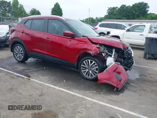 2024 Nissan Kicks SV z VIN 3N1CP5CV2RL538229, wystawiony jako IAAI lot #42218438 z przebiegiem 3 113 mil mil oraz . Historia ofert i sprzedaży dostępna na DreamBid. Obrazek 1.