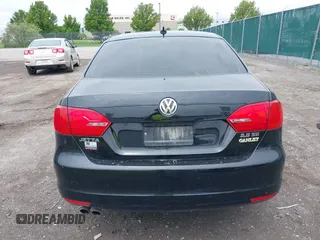 2013 Volkswagen Jetta SE z VIN 3VWDX7AJ5DM258429, wystawiony jako IAAI lot #42372776 z przebiegiem 211 579 mil mil oraz . Historia ofert i sprzedaży dostępna na DreamBid. Obrazek 16.