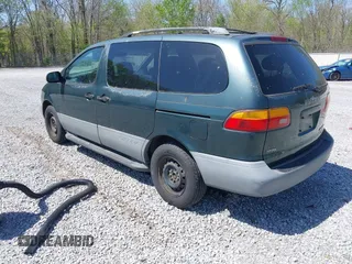 2000 Toyota Sienna LE with VIN 4T3ZF13C1YU291486, listed as a IAAI auction lot 41920881 with 192,607 mi miles. Bid and sale history available at carsss.com. Image 3.