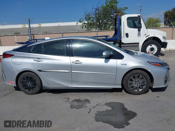 2017 Toyota Prius Plus with VIN JTDKARFP5H3018325, listed as a IAAI auction lot 42054740 with 116,635 mi miles and . Bid and sale history available at DreamBid. Image 13.