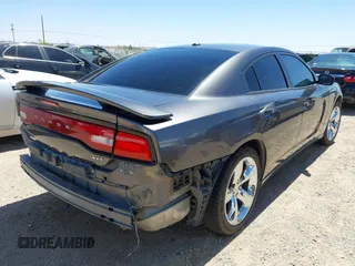 2014 Dodge Charger SXT z VIN 2C3CDXHG3EH339404, wystawiony jako IAAI lot #42072957 z przebiegiem 125 183 mil mil oraz . Historia ofert i sprzedaży dostępna na DreamBid. Obrazek 4.
