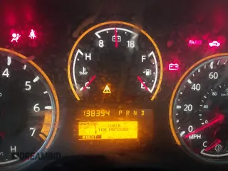 2015 Nissan Titan SV z VIN 1N6BA0ED1FN502929, wystawiony jako IAAI lot #42431227 z przebiegiem 138 394 mil mil oraz . Historia ofert i sprzedaży dostępna na DreamBid. Obrazek 7.
