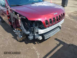 2019 Jeep Cherokee Latitude Plus z VIN 1C4PJLLN2KD147453, wystawiony jako IAAI lot #42552461 z przebiegiem 84 456 mil mil oraz . Historia ofert i sprzedaży dostępna na DreamBid. Obrazek 6.