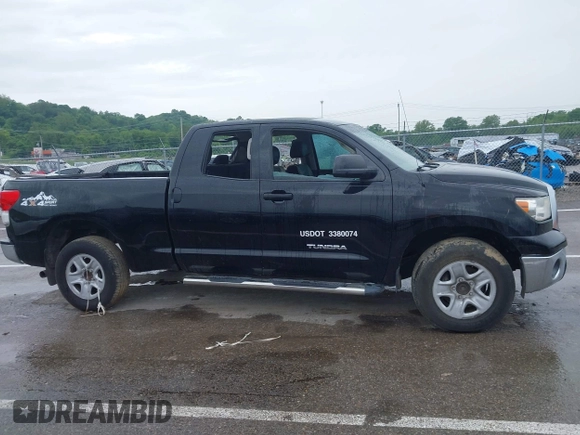 2012 Toyota Tundra z VIN 5TFRM5F15CX040630, wystawiony jako IAAI lot #42213728 z przebiegiem 242 469 mil mil oraz . Historia ofert i sprzedaży dostępna na DreamBid. Obrazek 12.