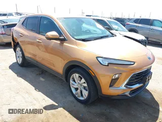 2024 Buick Encore GX Preferred с VIN KL4AMBSL1RB024198, выставлен на аукционе IAAI как лот 42017451 с пробегом 1 673 миль миль и . История ставок и продаж доступна на DreamBid. Изображение 1.