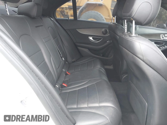 2019 Mercedes-Benz C 300 z VIN 55SWF8EB3KU297396, wystawiony jako IAAI lot #42064934 z przebiegiem 74 926 mil mil oraz . Historia ofert i sprzedaży dostępna na DreamBid. Obrazek 8.