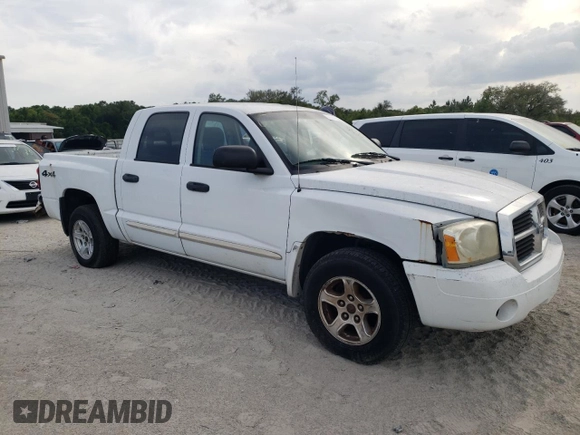 2005 Dodge Dakota SLT z VIN 1D7HW48N15S366026, wystawiony jako Copart lot #55510125 z przebiegiem 66 963 mil mil oraz Czysty tytuł • Clean title. Historia ofert i sprzedaży dostępna na DreamBid. Obrazek 4.