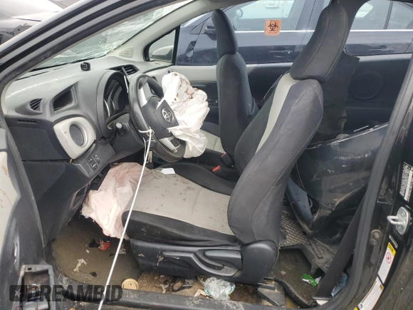 2012 Toyota Yaris L z VIN JTDJTUD3XCD520162, wystawiony jako Copart lot #54741275 z przebiegiem Nie podano mil oraz Szkoda całkowita • Salvage title. Historia ofert i sprzedaży dostępna na DreamBid. Obrazek 7.