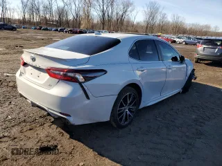 2024 Toyota Camry SE with VIN 4T1T11AK9RU231996, listed as a Copart auction lot 43810455 with 18,873 mi miles and Salvage Title. Bid and sale history available at carsss.com. Image 3.