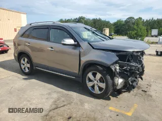 2013 Kia Sorento EX с VIN 5XYKUDA22DG365462, выставлен на аукционе Copart как лот 56941515 с пробегом 177 440 миль миль и Списание • Salvage title. История ставок и продаж доступна на DreamBid. Изображение 4.
