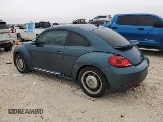 2018 Volkswagen Beetle S z VIN 3VWFD7AT5JM704416, wystawiony jako Copart lot #45387895 z przebiegiem 51 601 mil mil oraz Czysty tytuł • Clean title. Historia ofert i sprzedaży dostępna na DreamBid. Obrazek 2.