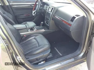 2008 Chrysler 300 C Hemi z VIN 2C3KA63H78H119766, wystawiony jako IAAI lot #42183222 z przebiegiem 149 245 mil mil oraz . Historia ofert i sprzedaży dostępna na DreamBid. Obrazek 5.