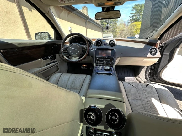 2011 Jaguar XJ with VIN SAJWA2GB8BLV15633, listed as a Copart auction lot 54578795 with 115,725 mi miles and Clean Title. Bid and sale history available at carsss.com. Image 9.