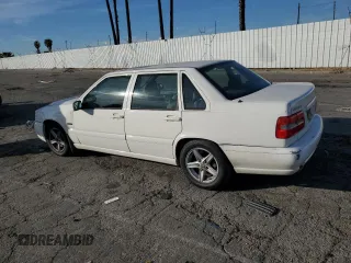 1998 Volvo S70 z VIN YV1LS5674W2543724, wystawiony jako Copart lot #42146915 z przebiegiem 126 467 mil mil oraz Szkody całkowita. Historia ofert i sprzedaży dostępna na DreamBid. Obrazek 2.