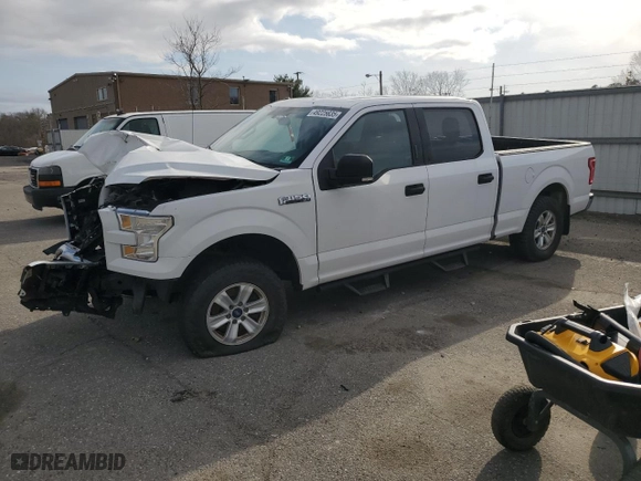 2015 Ford F-150 XLT w/HD Payload Pkg with VIN 1FTFW1EF9FKE25810, listed as a Copart auction lot 49225635 with 0 mi miles and Clean Title. Bid and sale history available at carsss.com. Image 1.