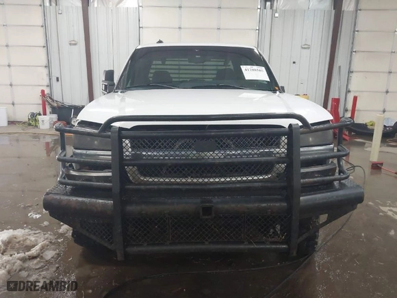 2003 Chevrolet Silverado 2500HD LS with VIN 1GCHK23U13F258343, listed as a IAAI auction lot 41288585 with 299,594 mi miles. Bid and sale history available at carsss.com. Image 12.