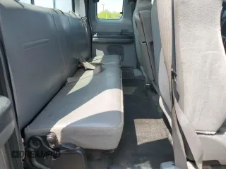 2006 Ford F-250 XL z VIN 1FTSX21556EC90337, wystawiony jako Copart lot #56307825 z przebiegiem 152 754 mil mil oraz Szkoda całkowita • Salvage title. Historia ofert i sprzedaży dostępna na DreamBid. Obrazek 10.