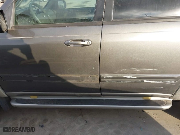 2004 Toyota Sequoia SR5 with VIN 5TDZT34A84S217320, listed as a IAAI auction lot 41472557 with 299,000 mi miles. Bid and sale history available at carsss.com. Image 6.