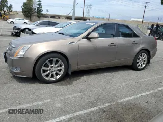 2008 Cadillac CTS RWD z VIN 1G6DV57V380157988, wystawiony jako Copart lot #55927515 z przebiegiem 128 171 mil mil oraz Czysty tytuł • Clean title. Historia ofert i sprzedaży dostępna na DreamBid. Obrazek 1.