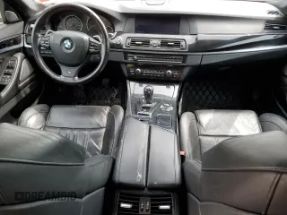 2013 BMW M5 z VIN WBSFV9C54DD095421, wystawiony jako Copart lot #53492515 z przebiegiem Nie podano mil oraz Szkoda całkowita • Salvage title. Historia ofert i sprzedaży dostępna na DreamBid. Obrazek 8.