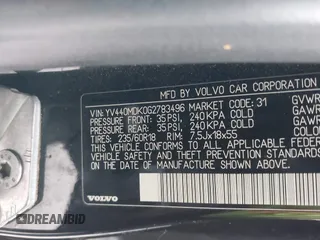 2016 Volvo XC60 T5 Drive-E Premier with VIN YV440MDK0G2783496, listed as a IAAI auction lot 38683710 with 81,228 mi miles. Bid and sale history available at carsss.com. Image 9.