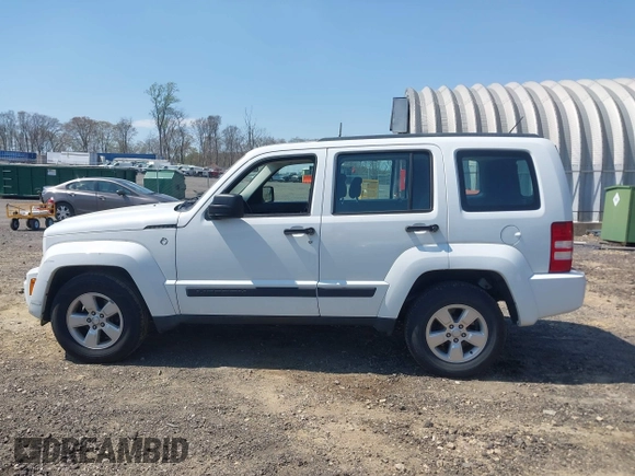 2012 Jeep Liberty Sport z VIN 1C4PJMAK7CW209305, wystawiony jako IAAI lot #42105378 z przebiegiem 136 617 mil mil oraz . Historia ofert i sprzedaży dostępna na DreamBid. Obrazek 14.