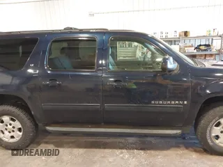 2009 Chevrolet Suburban LT w/1LT with VIN 1GNFK26319R272557, listed as a IAAI auction lot 42138238 with 223,599 mi miles. Bid and sale history available at carsss.com. Image 13.