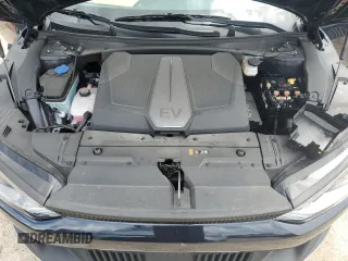 2022 Kia EV6 Light with VIN KNDC34LB9N5065576, listed as a Copart auction lot 70694694 with 18,546 mi miles and Non Repairable. Bid and sale history available at carsss.com. Image 12.