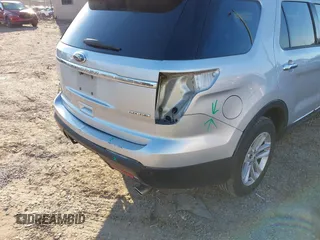 2015 Ford Explorer XLT with VIN 1FM5K7D88FGB56453, listed as a IAAI auction lot 41893577 with 177,621 mi miles and . Bid and sale history available at carsss.com. Image 6.