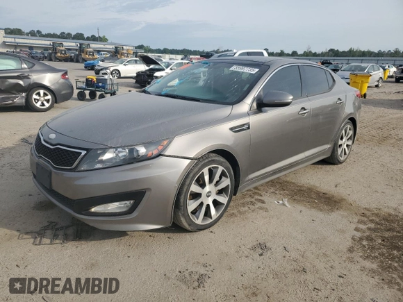 2013 Kia Optima SX с VIN 5XXGR4A6XDG248081, выставлен на аукционе Copart как лот 55997735 с пробегом 122 088 миль миль и Списание • Salvage title. История ставок и продаж доступна на DreamBid. Изображение 1.