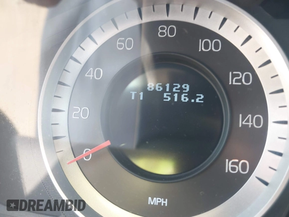 2013 Volvo XC60 T6 with VIN YV4902DZ2D2426548, listed as a IAAI auction lot 42063897 with 86,129 mi miles. Bid and sale history available at carsss.com. Image 15.