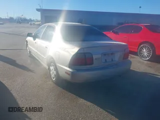 1997 Honda Accord Value with VIN 1HGCD568XVA170624, listed as a IAAI auction lot 41282210 with 191,337 mi miles and . Bid and sale history available at carsss.com. Image 3.