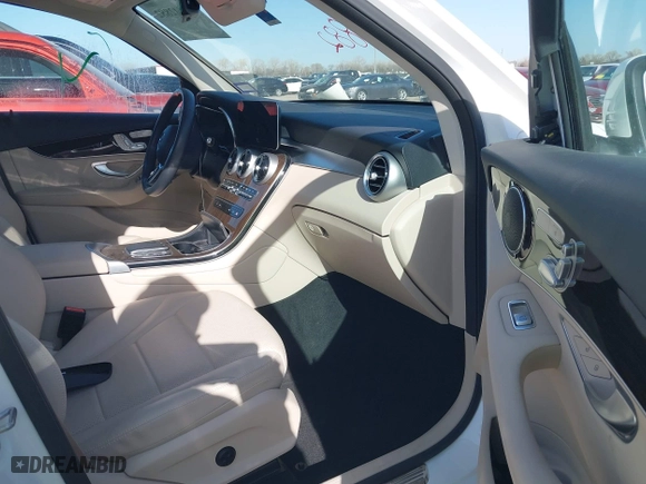 2022 Mercedes-Benz GLC with VIN W1N0G8DB7NG106295, listed as a IAAI auction lot 41842882 with 30,526 mi miles. Bid and sale history available at carsss.com. Image 5.
