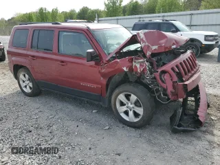 2015 Jeep Patriot Latitude z VIN 1C4NJRFB8FD207205, wystawiony jako Copart lot #58723655 z przebiegiem 181 649 mil mil oraz Szkoda całkowita • Salvage title. Historia ofert i sprzedaży dostępna na DreamBid. Obrazek 4.