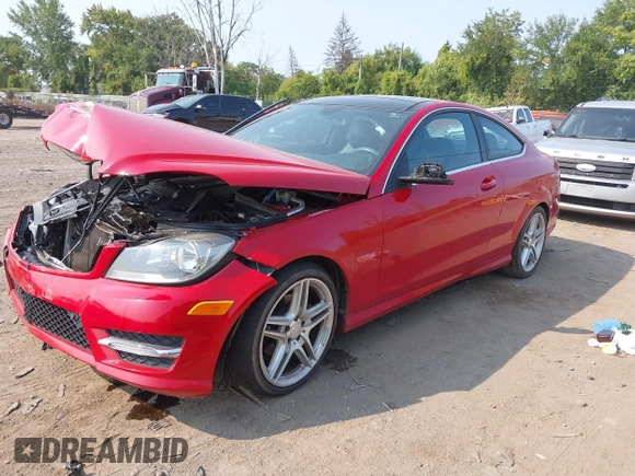 2013 Mercedes-Benz C 250 z VIN WDDGJ4HBXDG075123, wystawiony jako IAAI lot #40342097 z przebiegiem 129 156 mil mil oraz . Historia ofert i sprzedaży dostępna na DreamBid. Obrazek 2.